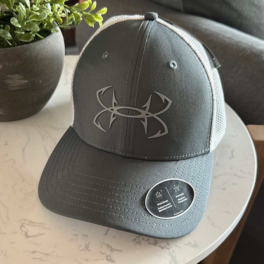 NWT Men’s Under Armour hat